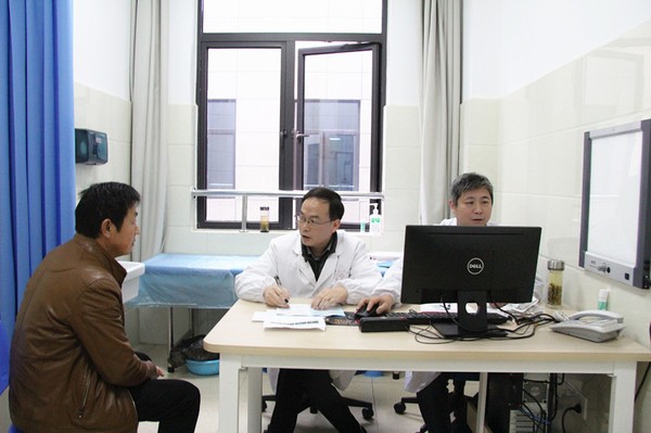 刘书记专家门诊.jpg