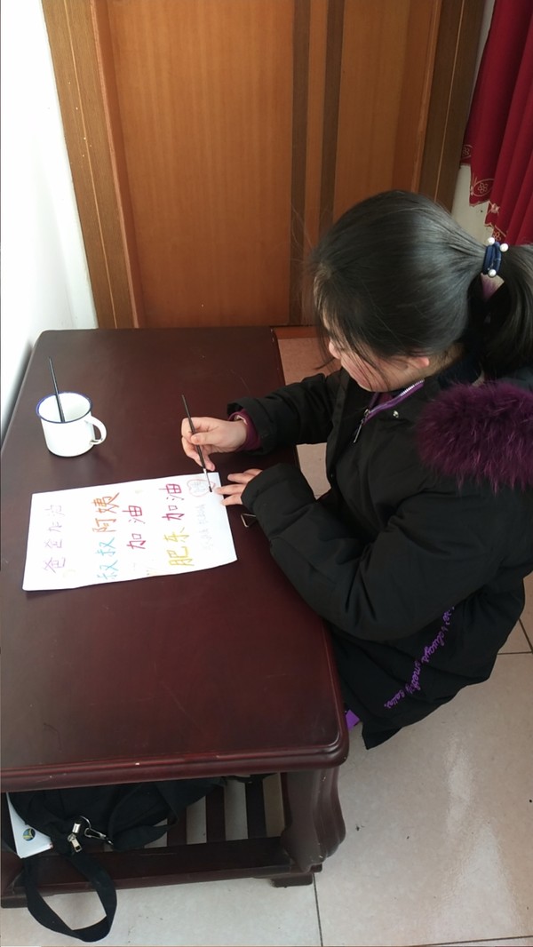 女儿为爸爸加油.jpg