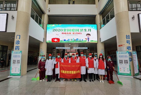 后勤党支部党员志愿者与物业工作人员.jpg